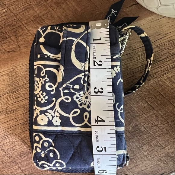EUC—Vera Bradley All in One Wristlet Navy blue - Picture 7 of 11